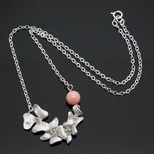 Flower link necklace {various colors}